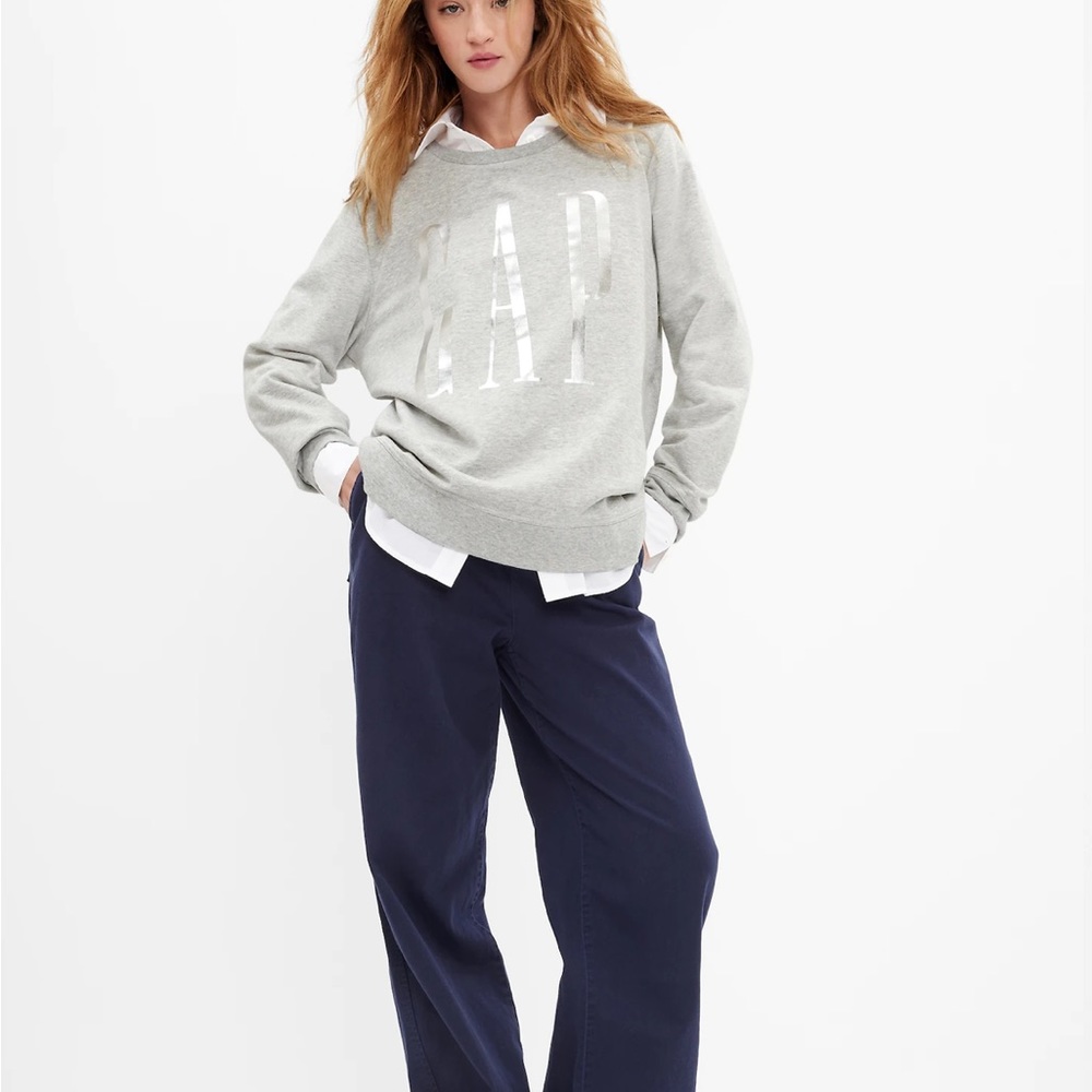 NWT Gap Logo Sweatshirt Color: Light Heather Grey Shine Large